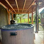 De Binnengouw Incl Hottub Holiday home