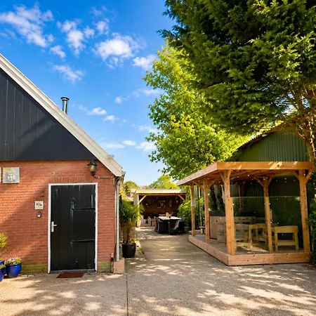 De Binnengouw Incl Hottub Ferienhaus