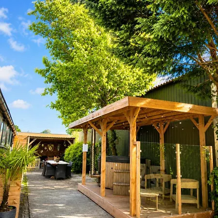 De Binnengouw Incl Hottub Ferienhaus *