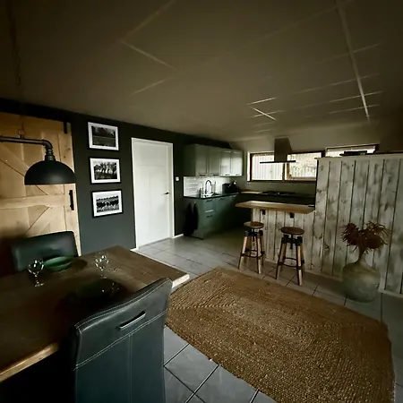 De Binnengouw Incl Hottub 度假居 *